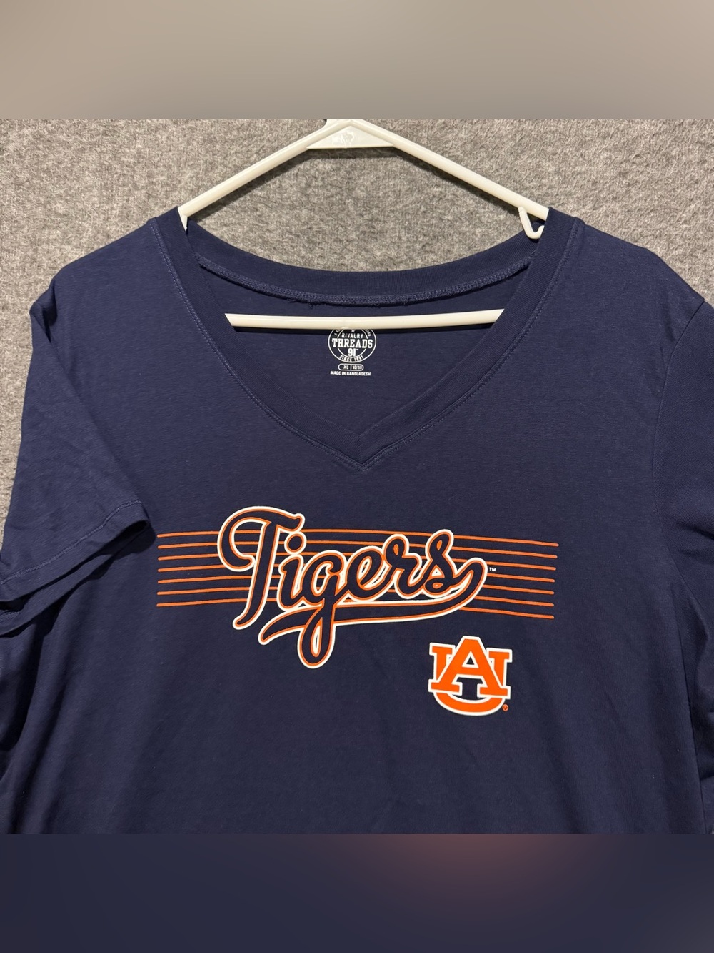 Auburn Tigers Tee Shirt Womens XL 16/18 Navy Blue V Neck Fitted Lightweight NWT